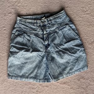 Brittania vintage high rise acid wash jean shorts, size 26